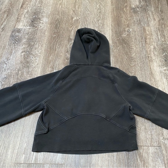 Black Lululemon scuba half zip - Picture 2 of 3